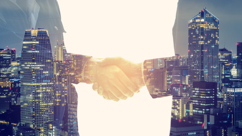 握手をしてる人